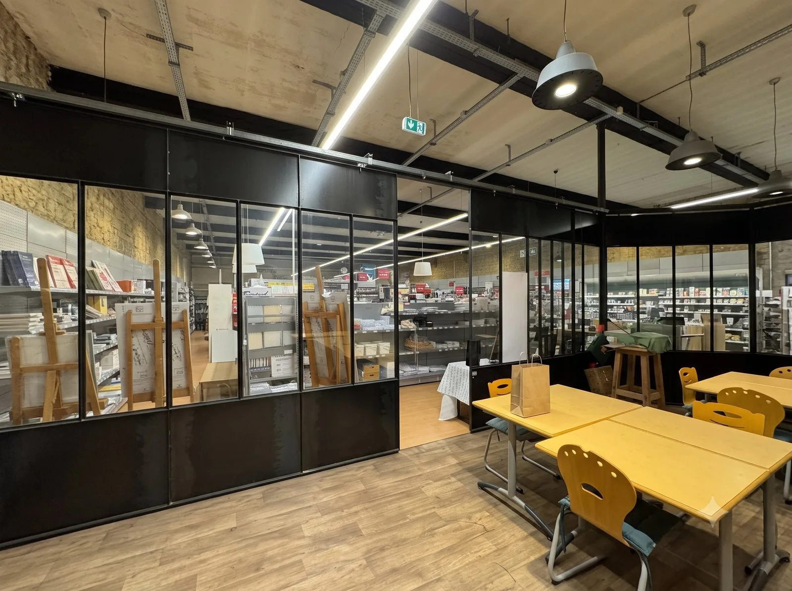 L'atelier de la Verrière, tables de travail